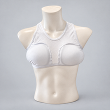 Laden Sie das Bild in den Galerie-Viewer, KI-bearbeitete Produktansicht: Frauen-Brustschutz von vorne mit weissen Schutzpolstern und Netzstoff
